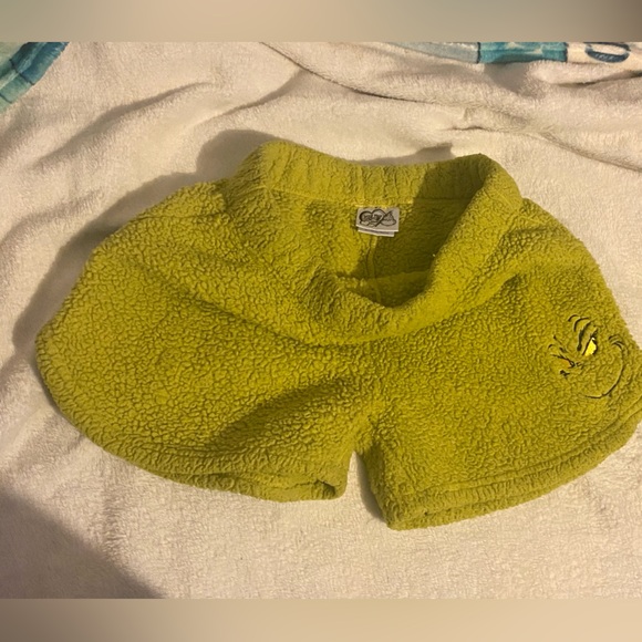 Grinch Christmas shorts size Large good for chilling at home - Picture 2 of 4